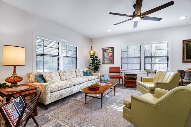 Photo - 6 Hill View Ln (Boerne, TX) House
