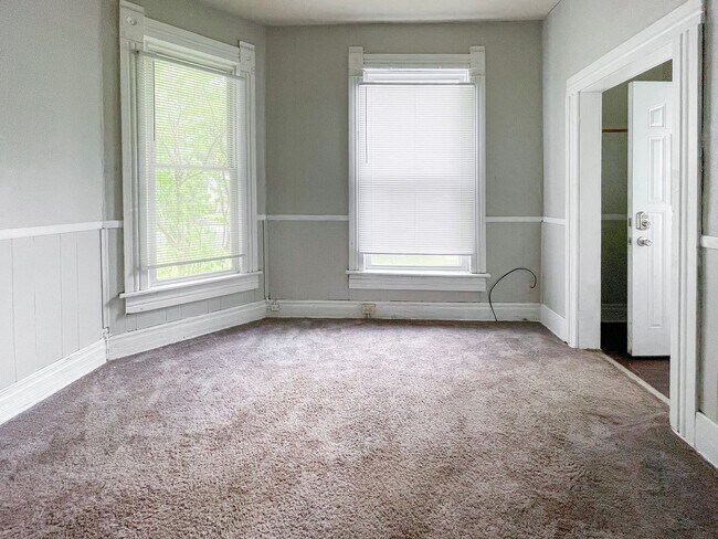 Building Photo - 826 W Ashland Ave