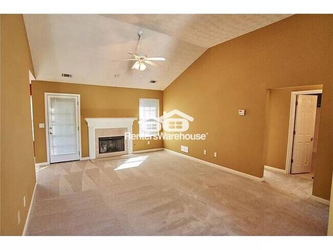 Building Photo - Dacula Stunner - 3 bd x 2bth w/3 Car Garage