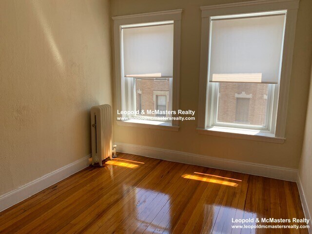 Building Photo - 165 Kelton St