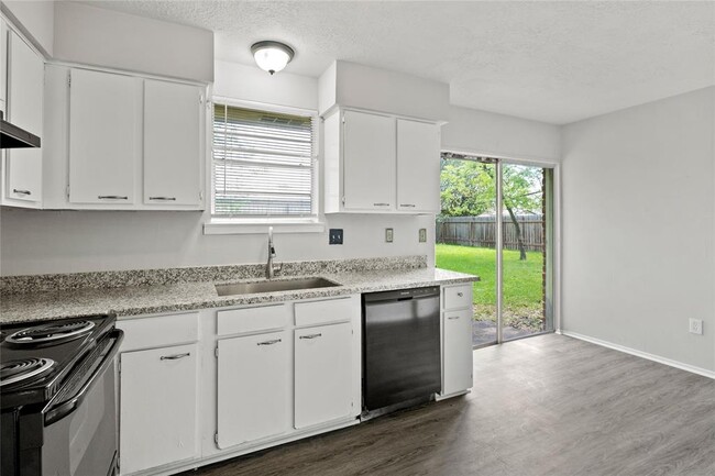 Building Photo - 11218 Evesborough Dr