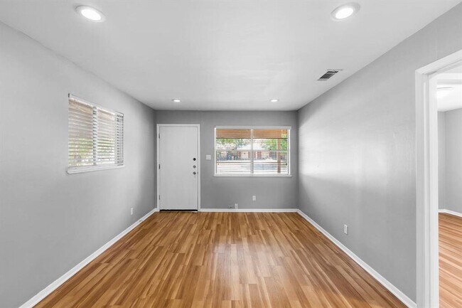 Foto del edificio - 2205 Lanier Dr