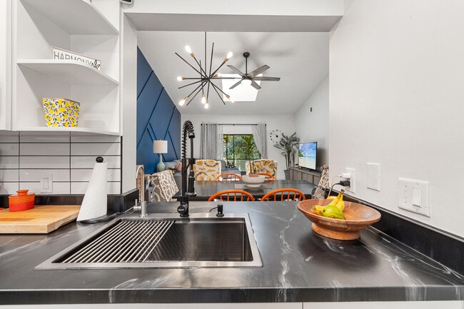 Foto del edificio - 908 Lakeview Cir