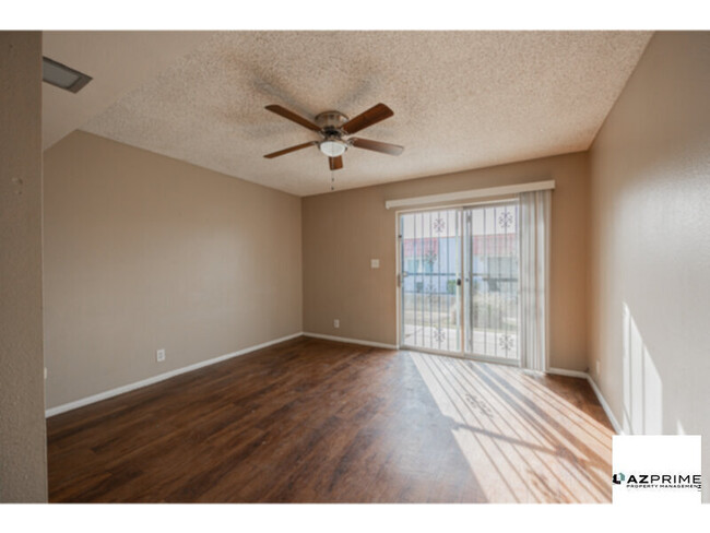 Building Photo - Don't miss this Beautiful 2/1 Phoenix Cond...