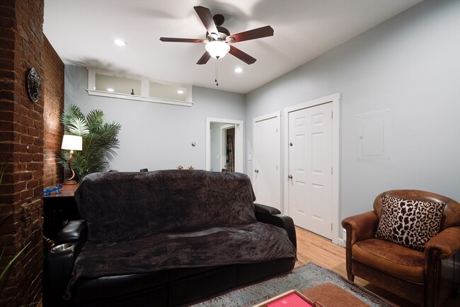 Foto del edificio - 114 Trenton St