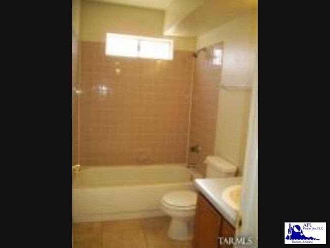 Building Photo - 1311 N Gila St