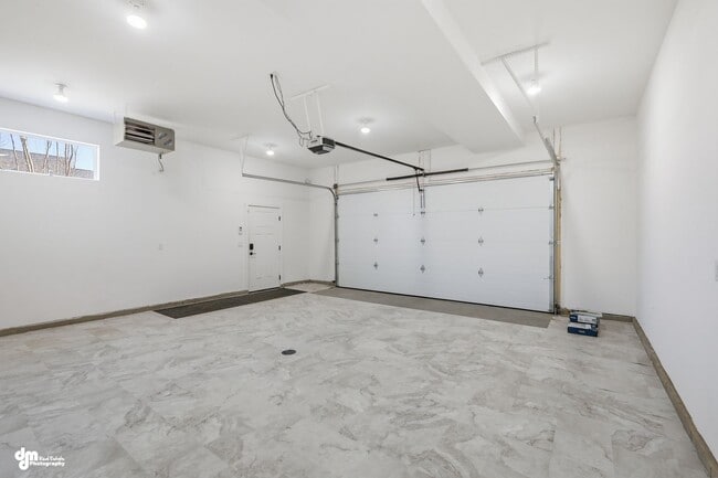 Foto del edificio - 4 Bedroom | 2.5 Bathroom | 2 Car Garage - Convenient Location!