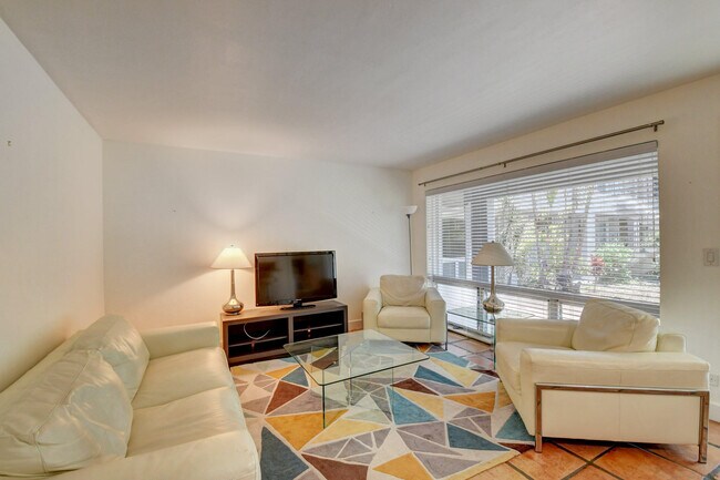 Building Photo - 414 Seasage Dr