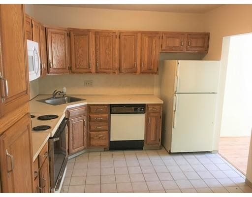 Building Photo - 200 Ridgefield Cir