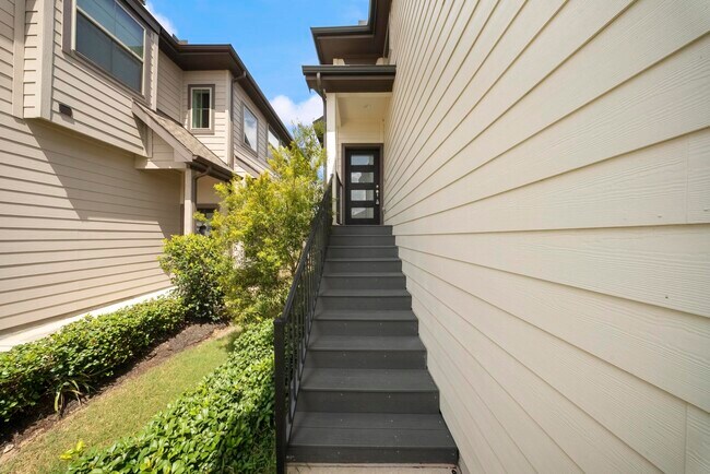 Foto del edificio - 1615 Rustling Creek Dr