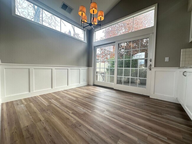 Foto del edificio - Gorgeous 3 Bed, 2.5 on Corner Lot