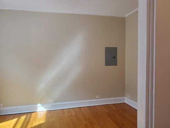 Building Photo - 804 Elmwood Ave