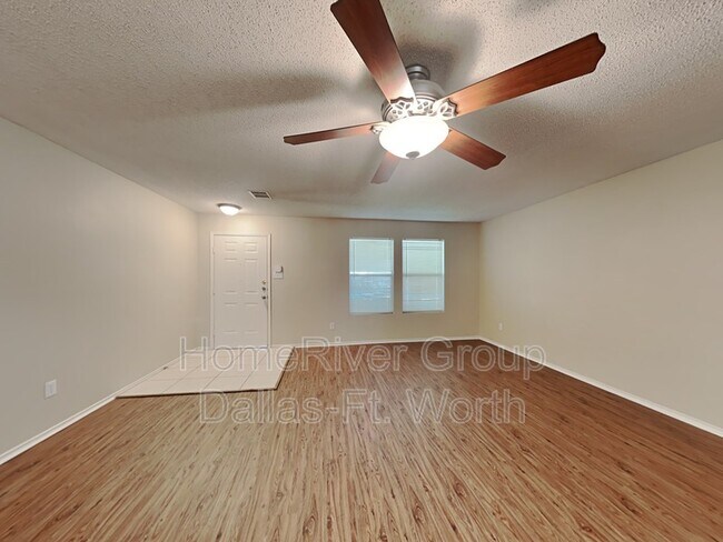 Building Photo - 2509 Clear Brook Dr