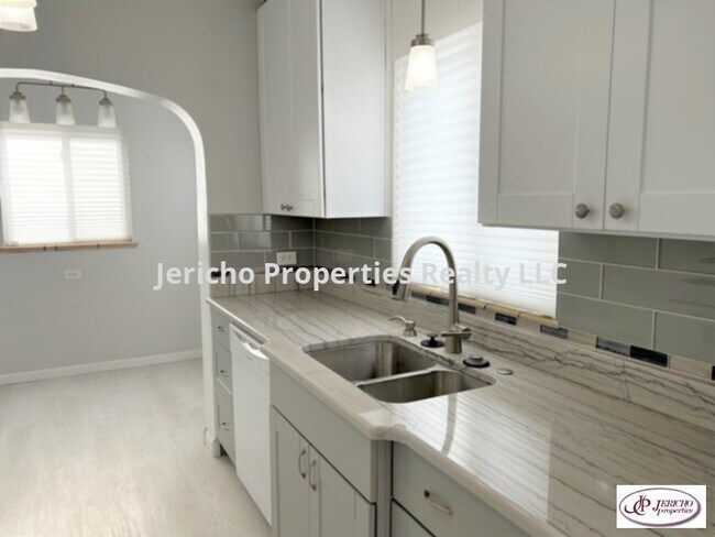 Foto del edificio - Updated West Denver Ranch w/ basement - 2 ...