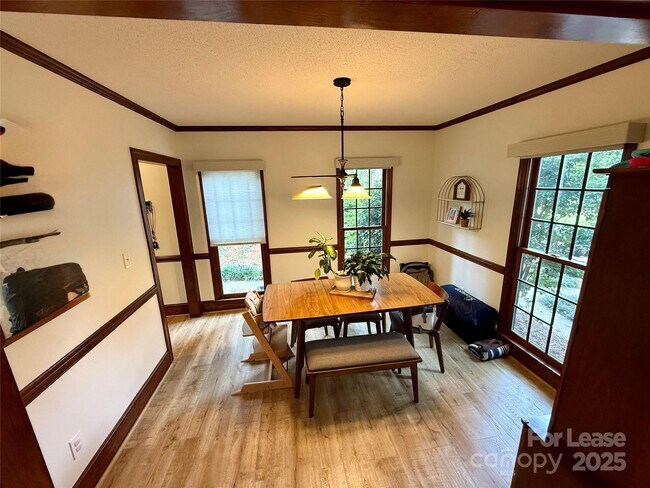 Foto del edificio - 9430 Hill Rd