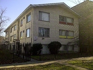 Building Photo - 567 N Pine Ave