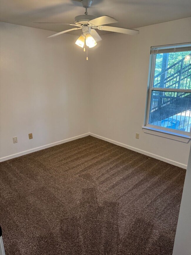 Building Photo - 2515 Martin St