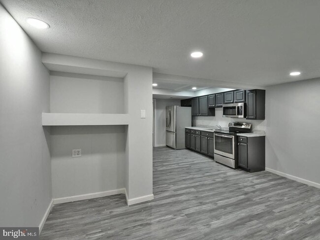 Building Photo - 1203 Kings Heather Dr