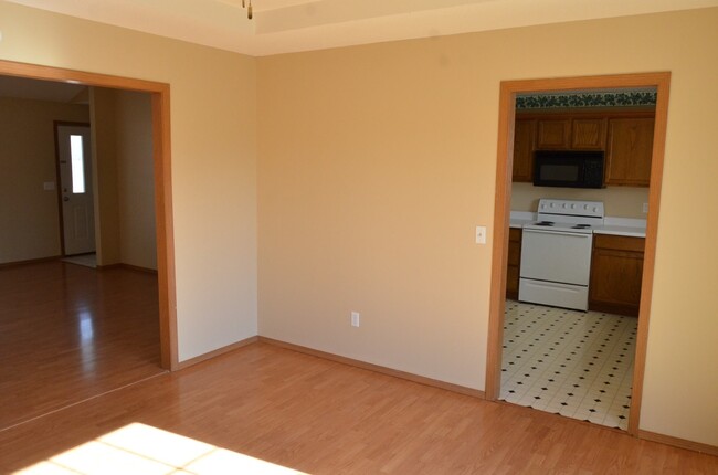 Building Photo - Nice 3 Bedroom 2 Bath in Strafford! $1150