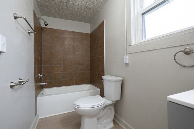 Building Photo - 1224 Cleveland Ave NW