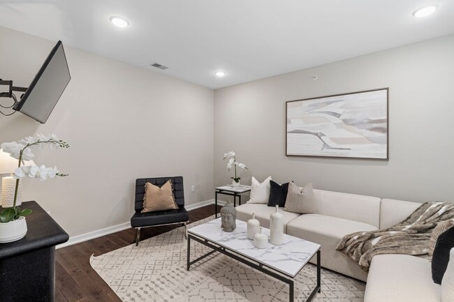 Building Photo - Summit House