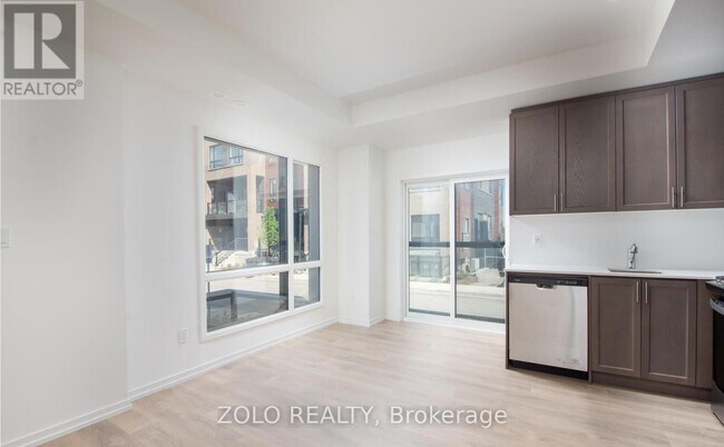 Photo du bâtiment - 17 Lytham Grn Cir