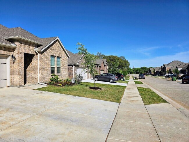 Foto del edificio - 3 Bedroom Single Family Home in Aubrey