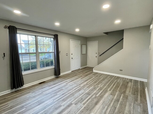 Building Photo - 1316 Robin Dr
