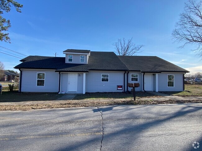 Duplex apt. on right - 401 S 2nd Ave