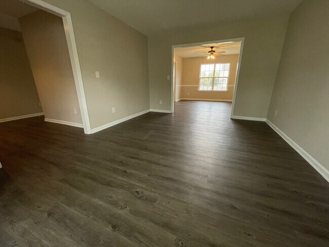 Building Photo - 3635 Pauline Ln