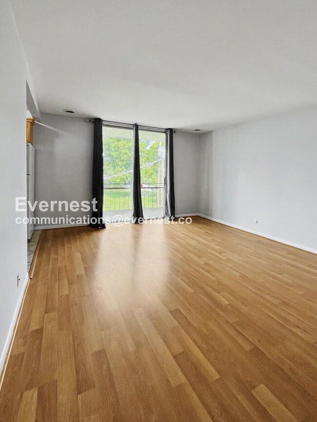 Foto del edificio - 613 Hillsboro Rd