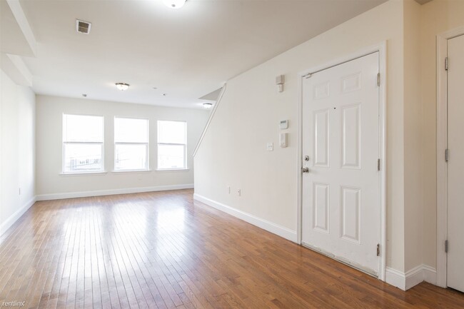 Foto del edificio - 3 br, 1 bath Duplex - 1910 N Gratz ST Unit B
