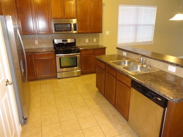 Building Photo - 813 Hawk Valley Dr