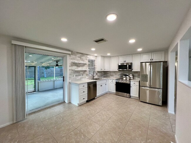 Foto del edificio - 8820 Pohoy Ave