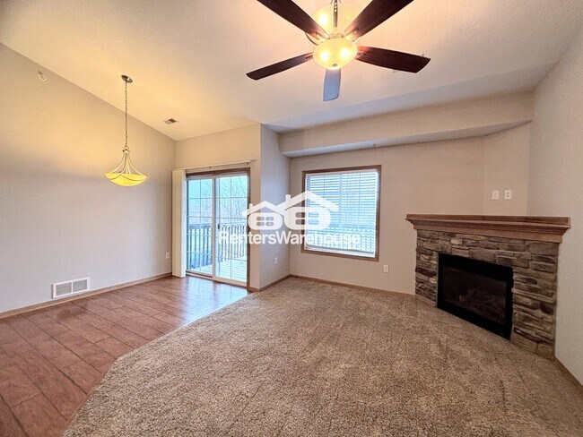Foto del edificio - 2000 Meadow Ct