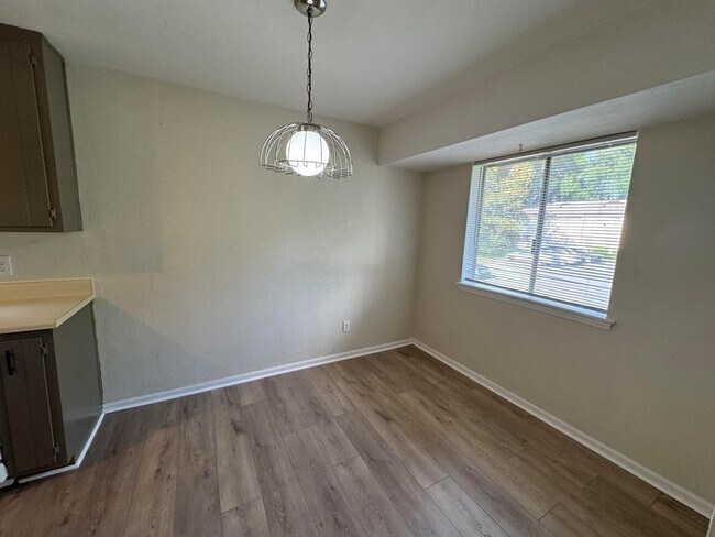 Foto del edificio - 1401 Lazy Brook