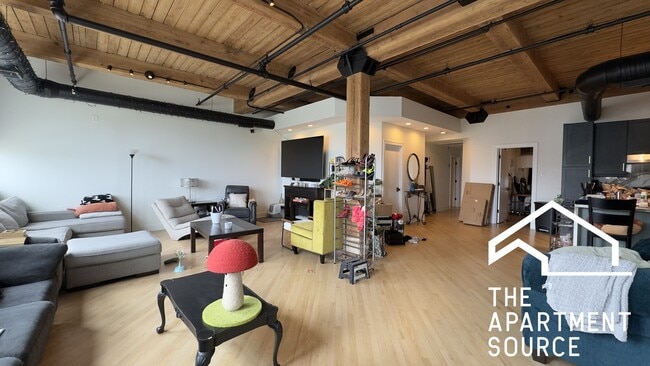 Building Photo - 411 S Sangamon St