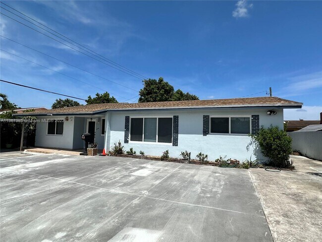Building Photo - 5545 E 6th Ave