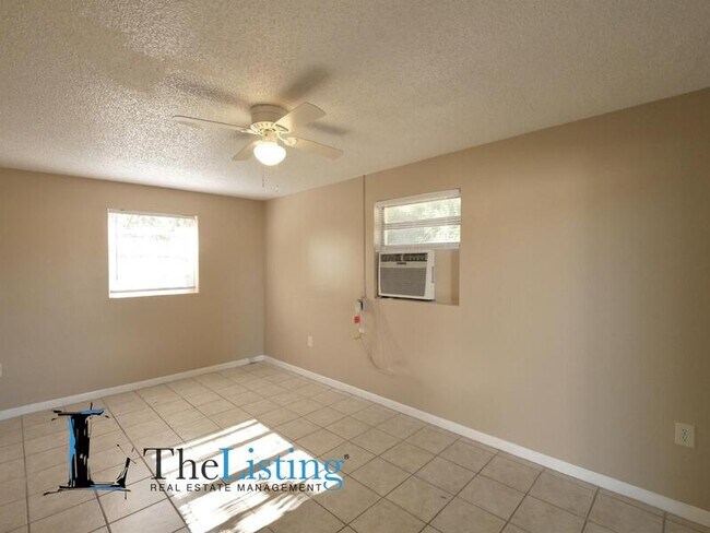 Foto del edificio - 2406 SW Rd