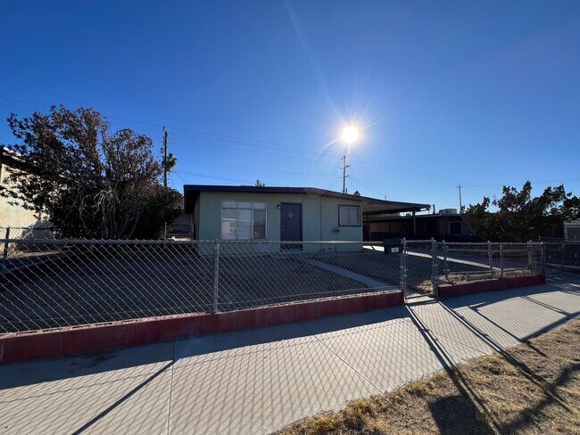 Foto del edificio - 1020 Taos Dr