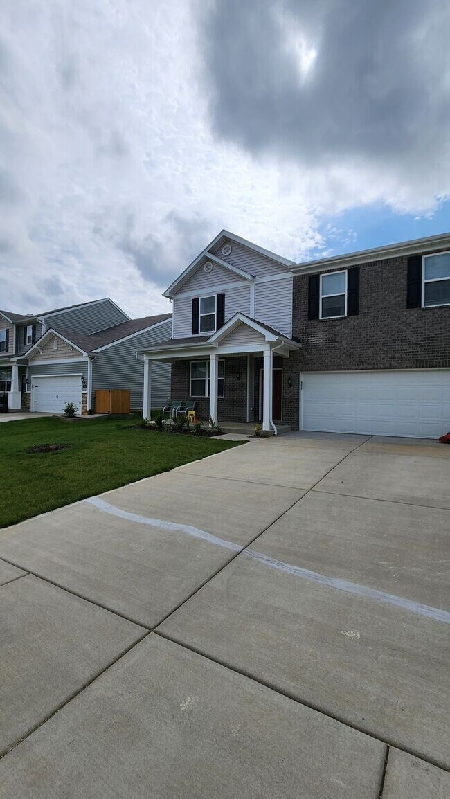 Foto del edificio - Spacious 4 Beds 3 Baths in Shelbyville