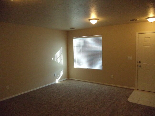 Building Photo - 10056 W Rustica St