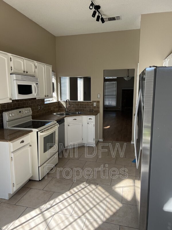 Building Photo - 6300 Tempest Dr