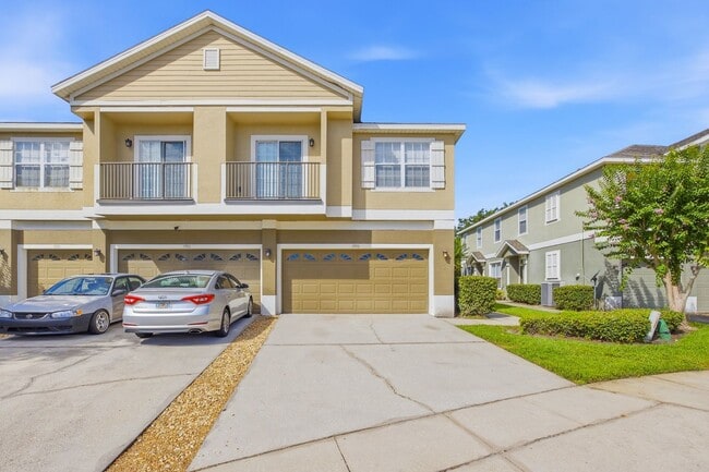 Building Photo - 3 Bed / 2.5 Bath Townhome – 2-Car Garage | Kissimmee, FL