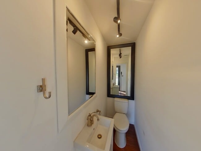 Building Photo - 401 N Harding Ave