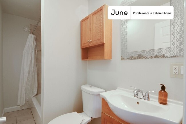 Building Photo - Room in Shared 7 bed/2 bath home in Allston