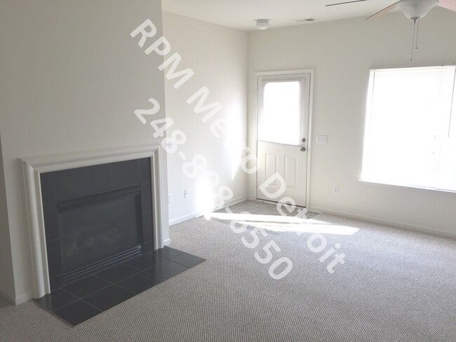Building Photo - IMMEDIATE OCCUPANCY/ AWESOME CONDO!!!!