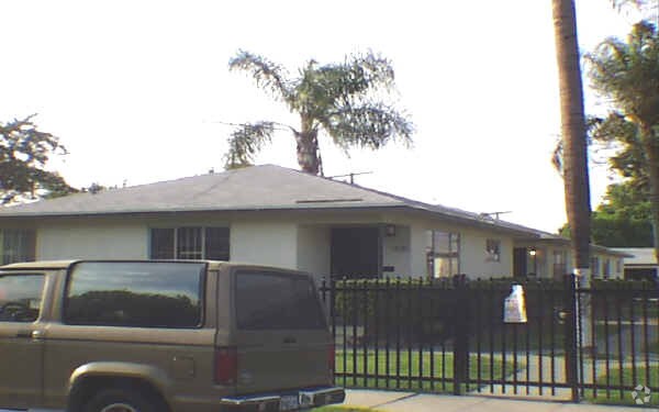 Primary Photo - 929-931 E Tucker St