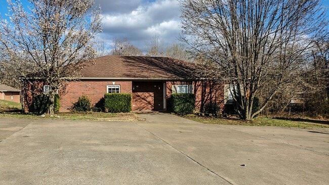 Building Photo - Welch