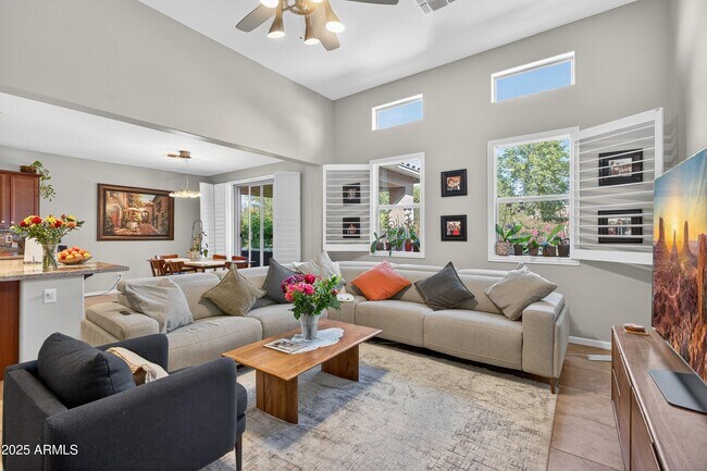 Building Photo - 8984 W Diana Ave